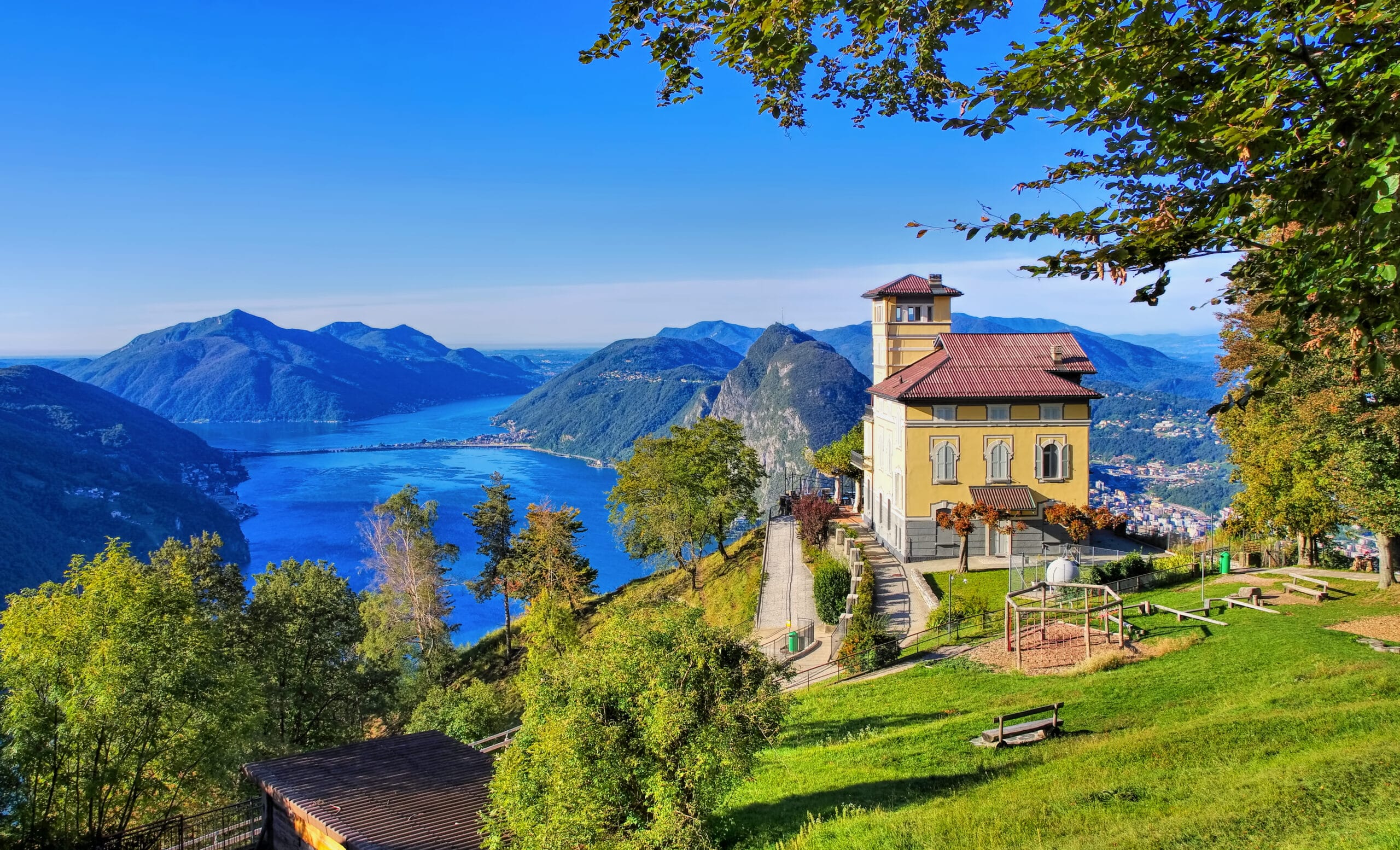 Vue sur Lugano et le lac de Lugano – lieu calme pour un premier rendez-vous