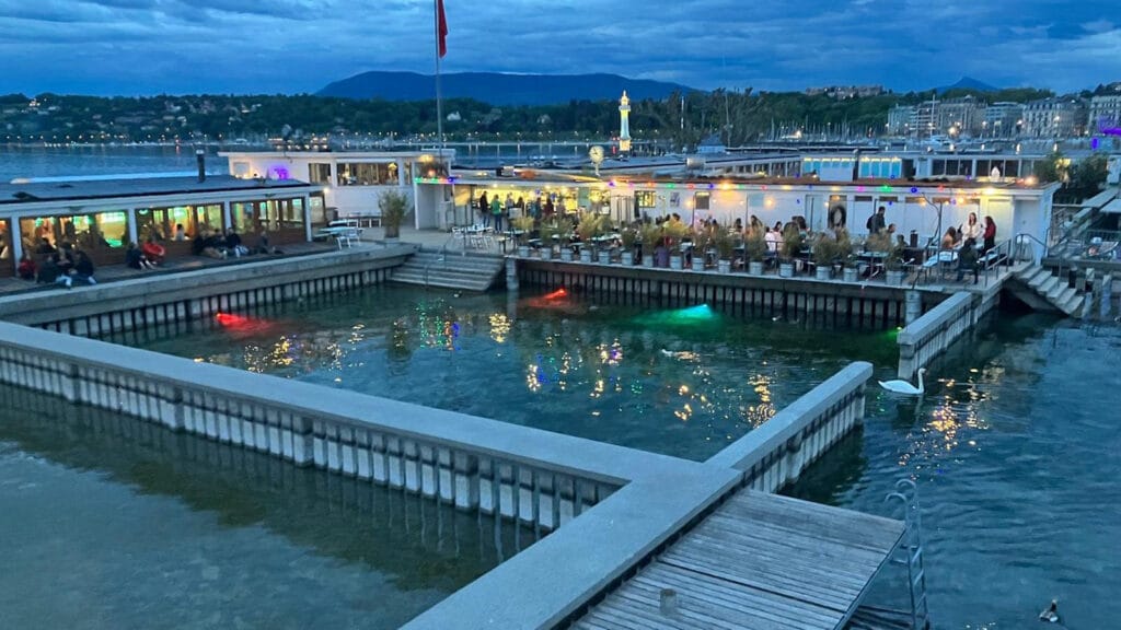 Bains des Pâquis in Genf am Genfersee – entspannter Treffpunkt für ein erstes Date