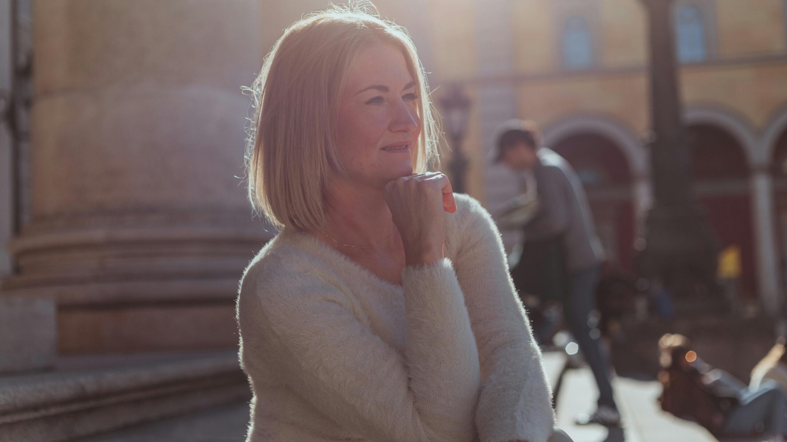 Sicheres erstes Treffen: Tipps für Singles 50+
