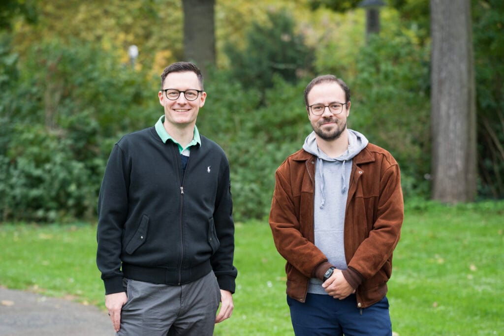 Die beiden DuoLivo-Gründer im Grünen – sie schreiben die Serie «Neue Begegnungen im Alter» für die ZSS